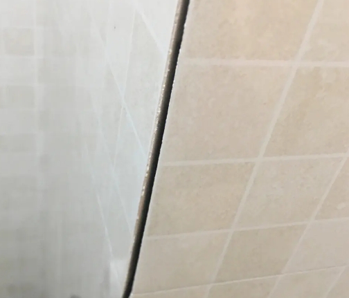 巴林右瓷砖空鼓维修公司分享阳台瓷砖脱落的修复过程可以分为以下几个步骤